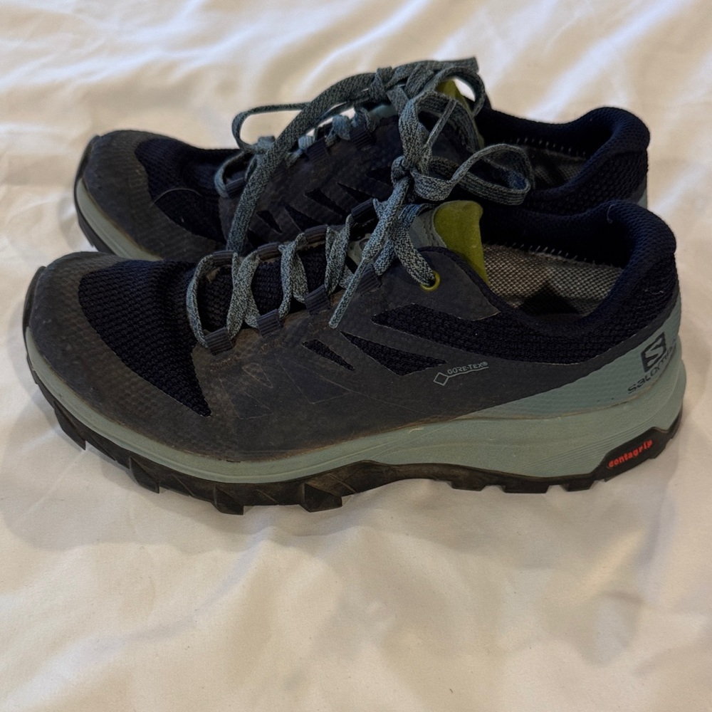Salomon Outline Gore-Tex Contagrip 5.5